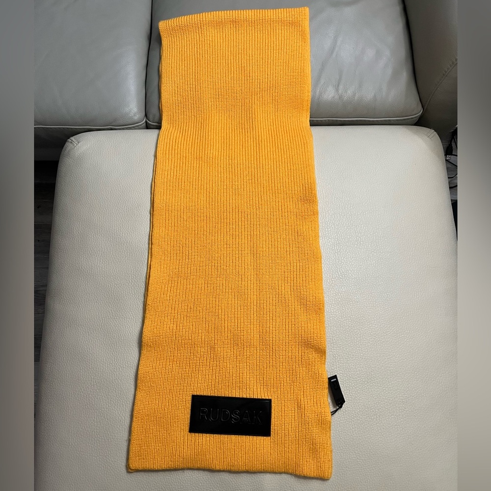 NWT - Rudsak Unisex ALYIA 100% Merino Wool Ribbed Knit Scarf